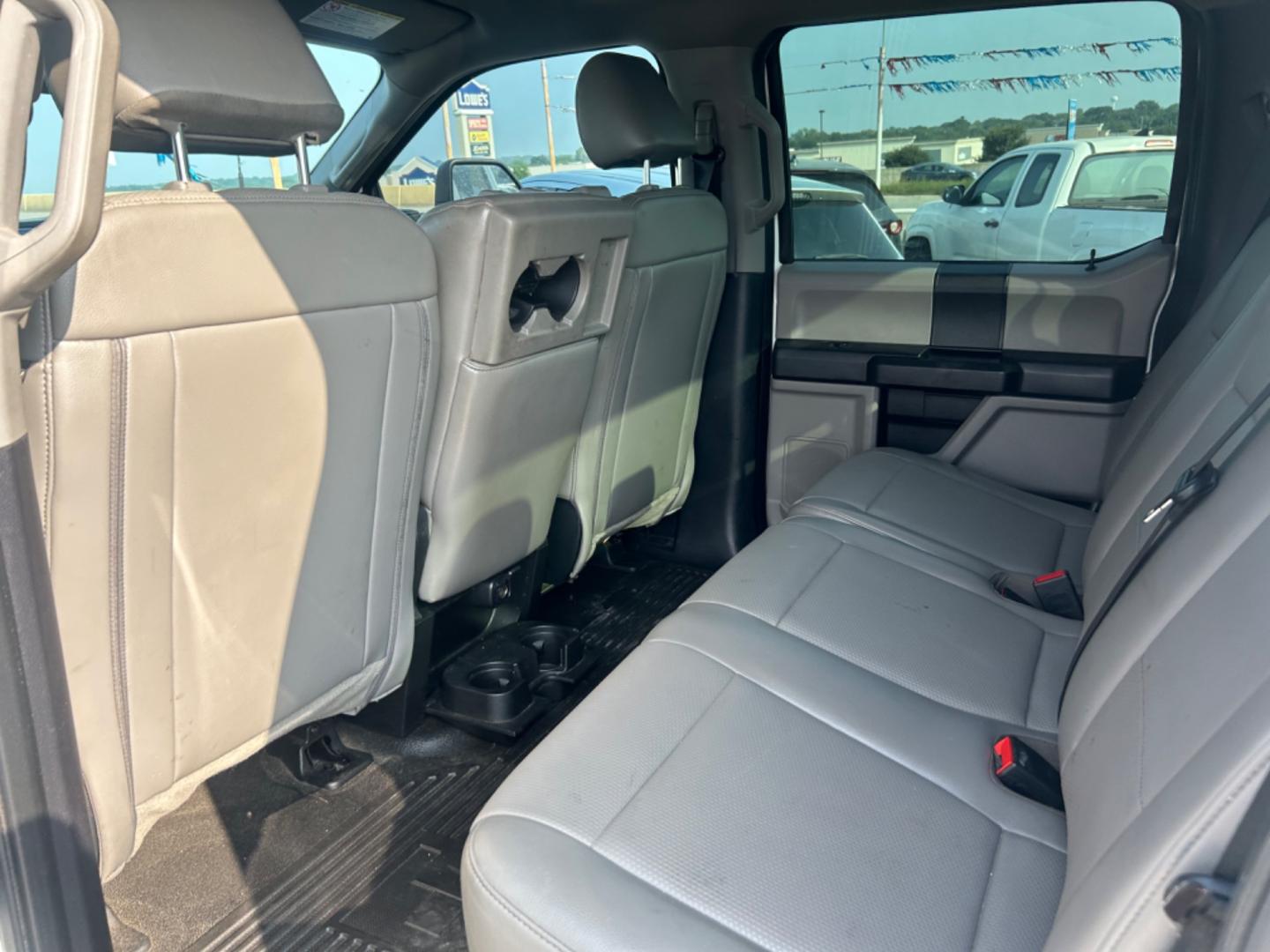 2021 White /Grey Ford F-250 SD King Ranch Crew Cab 4WD (1FT7W2B66ME) with an 6.2L V8 OHV 16V engine, 6A transmission, located at 1687 Business 35 S, New Braunfels, TX, 78130, (830) 625-7159, 29.655487, -98.051491 - Photo#8